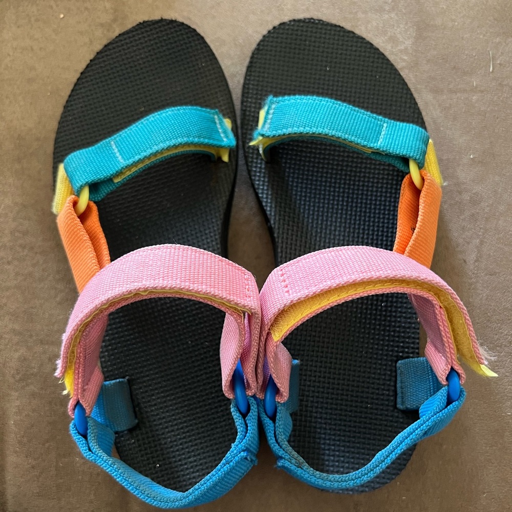 Teva sandals, women’s 5